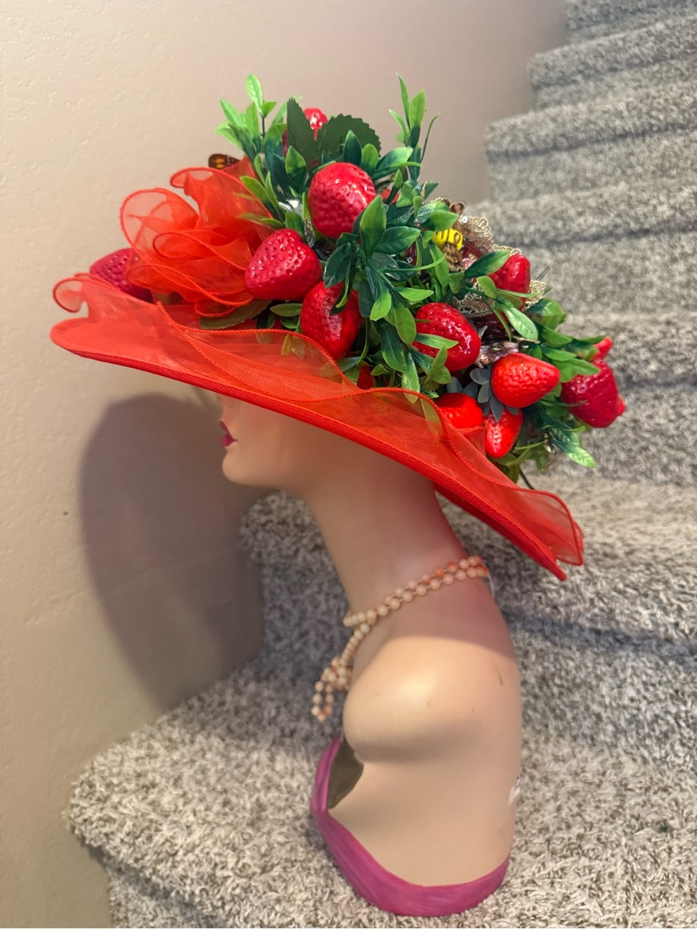 Strawberry fields hat - Picture 7 of 10